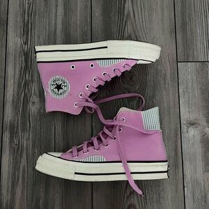 Converse purple